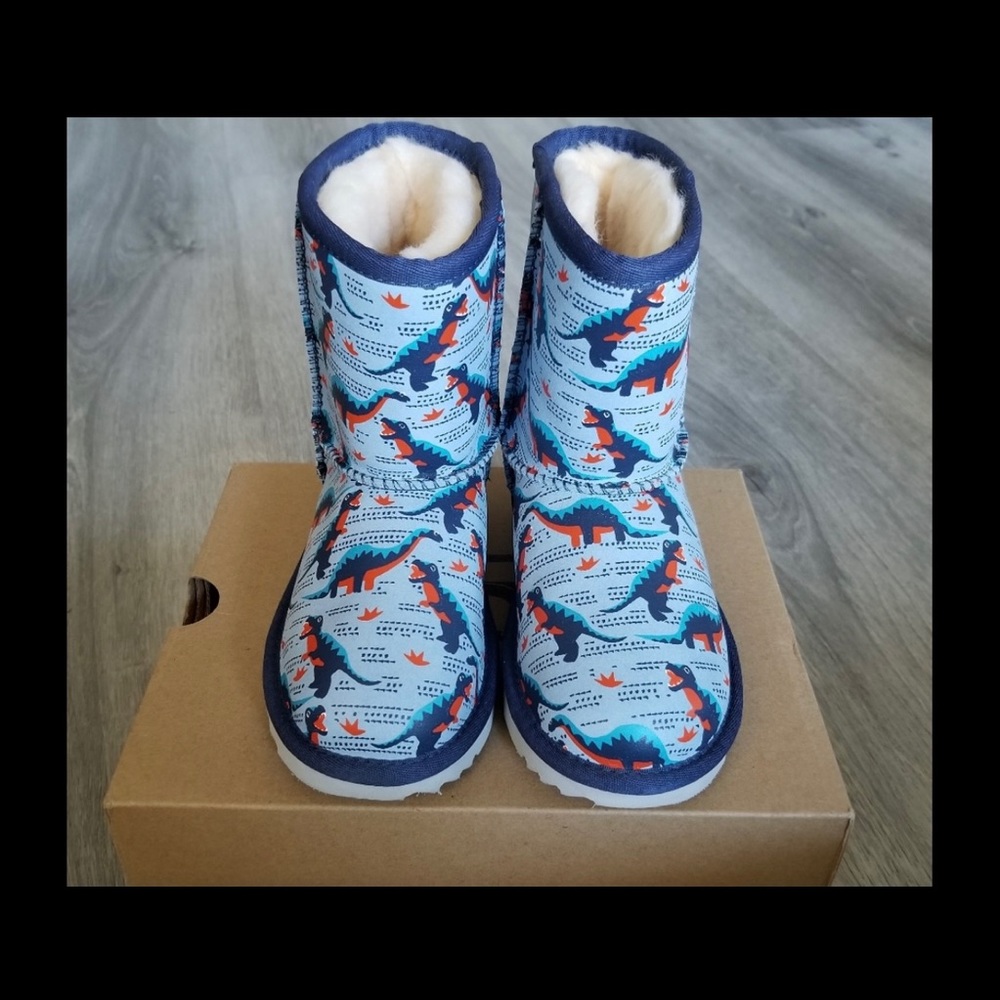 BNWB UGG Toddler Classic Short Dino Boot.